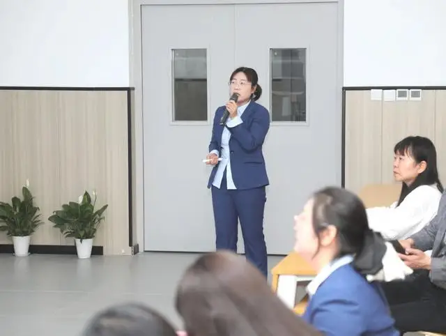 西安市航天城第三初级中学举办“书香润师心”教师读书分享会__西安市航天城第三初级中学举办“书香润师心”教师读书分享会