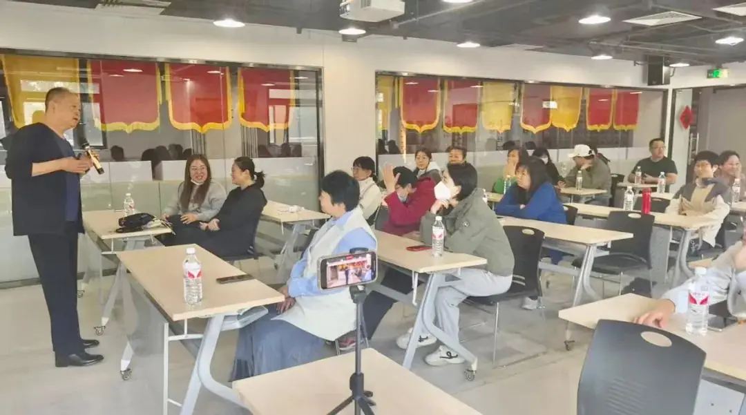 心理讲堂亲子活动感悟__亲子教育心理讲座