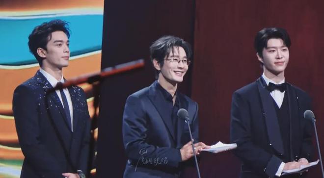 华表奖获奖名单！张译二封影帝，惠英红勇夺影后，郭帆拿优秀导演
