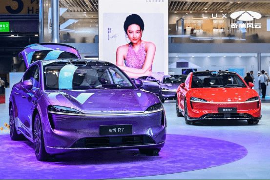 从30万到150万全覆盖 鸿蒙智行携“四界”车型亮相上海车展