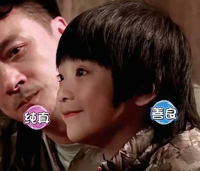 吴镇宇儿子近照曝光，16岁费曼长卷发身材发胖，和小时候差别大
