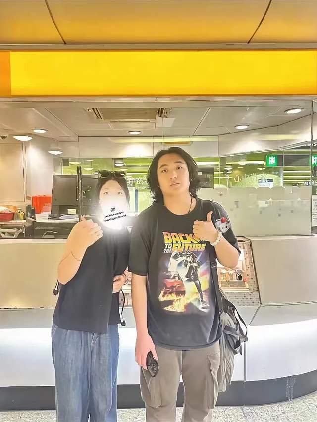吴镇宇儿子近照曝光，16岁费曼长卷发身材发胖，和小时候差别大_吴镇宇儿子近照曝光，16岁费曼长卷发身材发胖，和小时候差别大_