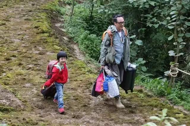 吴镇宇儿子近照曝光，16岁费曼长卷发身材发胖，和小时候差别大_吴镇宇儿子近照曝光，16岁费曼长卷发身材发胖，和小时候差别大_