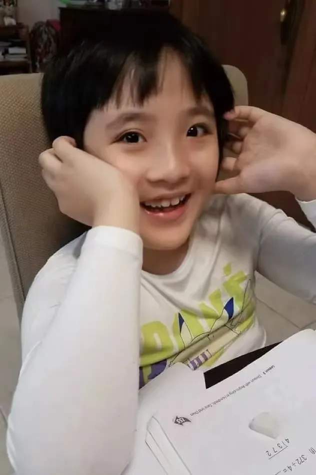 吴镇宇儿子近照曝光，16岁费曼长卷发身材发胖，和小时候差别大_吴镇宇儿子近照曝光，16岁费曼长卷发身材发胖，和小时候差别大_