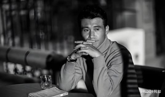 直播间哈哈大笑的那个哪来的_直播讲笑话_