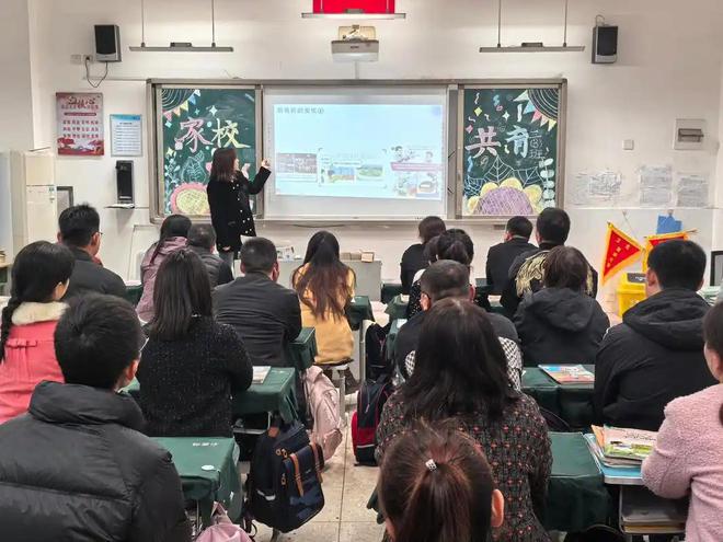 网友吐槽：活了快40年，第一次听说晚上开家长会，你支持吗？_网友吐槽：活了快40年，第一次听说晚上开家长会，你支持吗？_