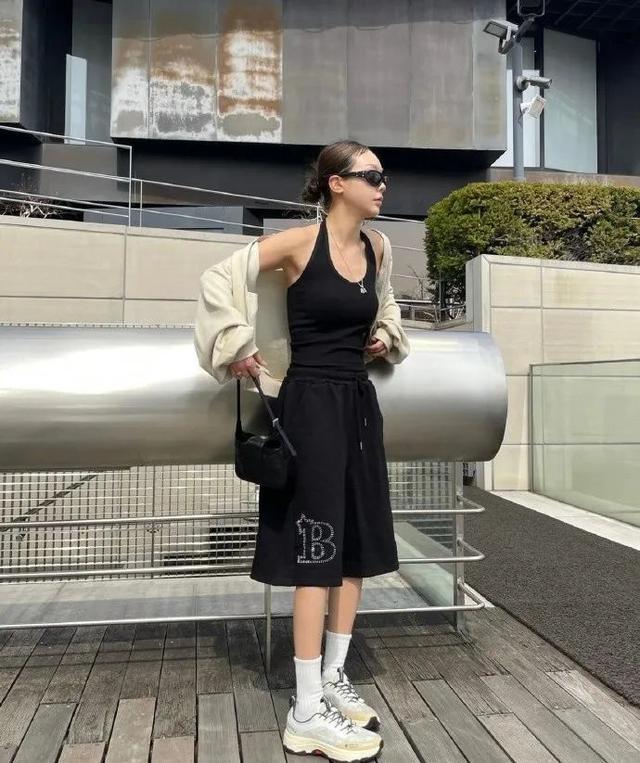 _运动鞋穿阔腿裤好看吗_搭运动裤的鞋