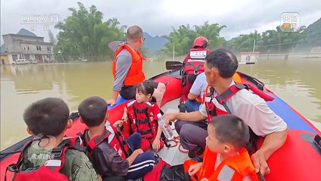 焦点访谈丨汛情如令 他们在狂风暴雨中逆行