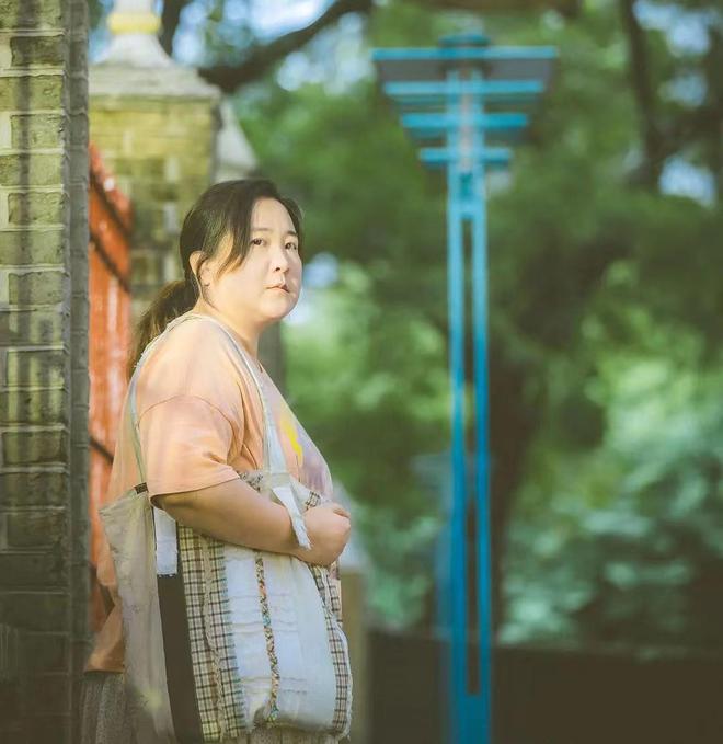 马思纯瘦身后气质大变，新电影杀青照流出，巴掌脸美出新高度__马思纯瘦身后气质大变，新电影杀青照流出，巴掌脸美出新高度