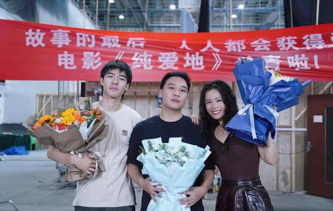 马思纯瘦身后气质大变，新电影杀青照流出，巴掌脸美出新高度_马思纯瘦身后气质大变，新电影杀青照流出，巴掌脸美出新高度_