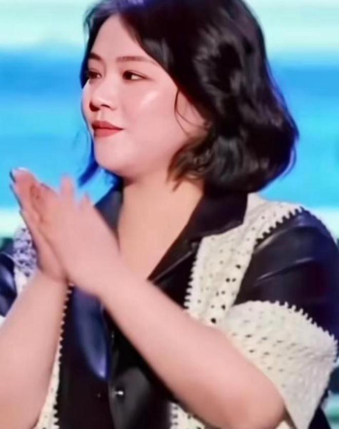 马思纯瘦身后气质大变，新电影杀青照流出，巴掌脸美出新高度_马思纯瘦身后气质大变，新电影杀青照流出，巴掌脸美出新高度_