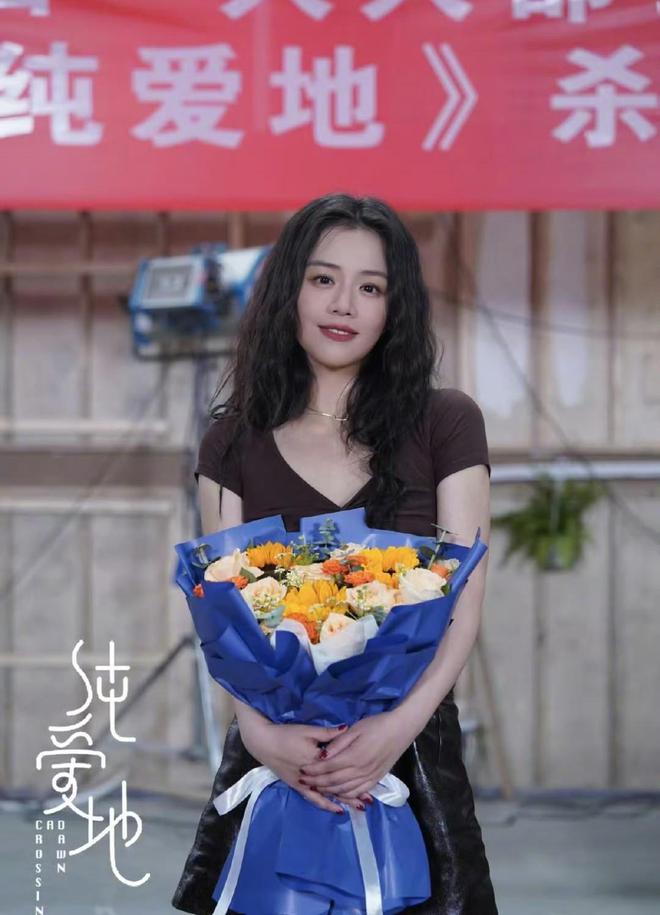马思纯瘦身后气质大变，新电影杀青照流出，巴掌脸美出新高度_马思纯瘦身后气质大变，新电影杀青照流出，巴掌脸美出新高度_