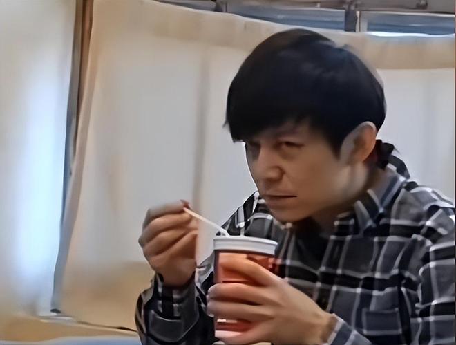 何炅空饷事件爆料人称遭恐吓__何炅回应老婆王箐与儿子照片