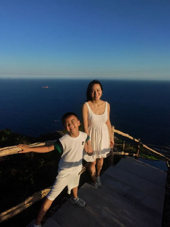 缎面裙子搭配__缎面裙装