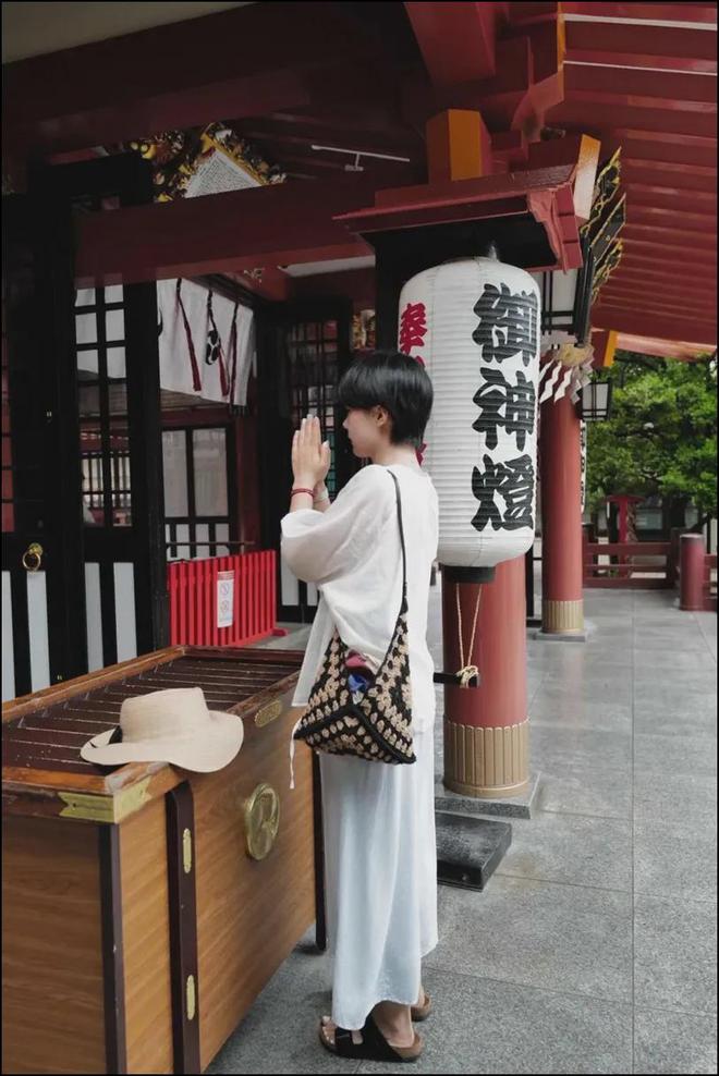 _缎面裙装_缎面裙子搭配