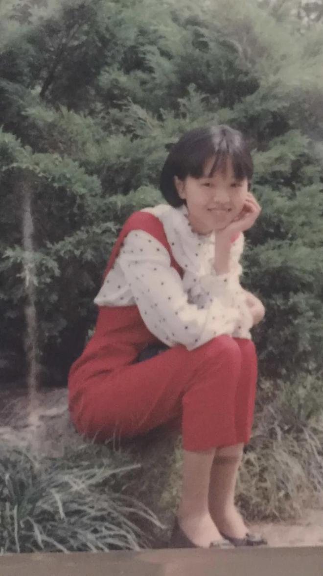 _缎面裙子搭配_缎面裙装