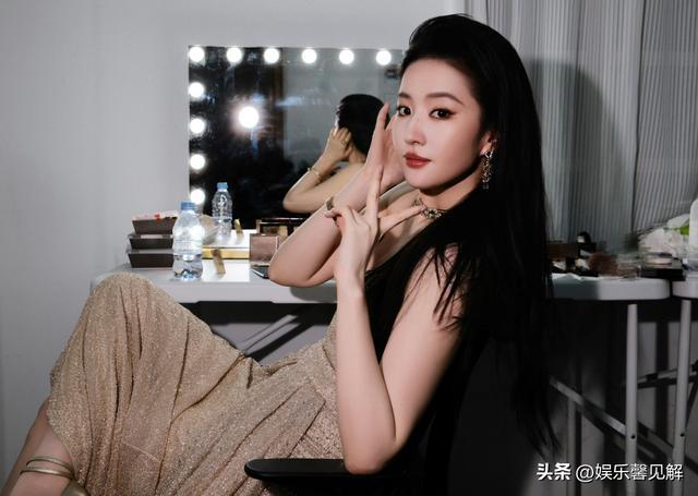 白玉兰风波一月后，37岁刘亦菲再传喜讯，让等了7年的娱乐圈沉默