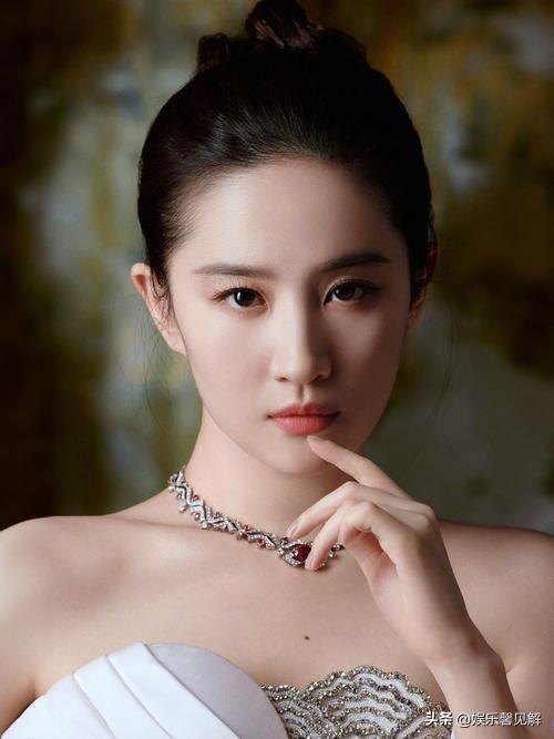 白玉兰风波一月后，37岁刘亦菲再传喜讯，让等了7年的娱乐圈沉默__白玉兰风波一月后，37岁刘亦菲再传喜讯，让等了7年的娱乐圈沉默