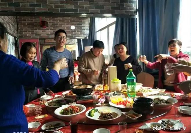 小叔生日宴骂我妈上菜慢,我爸连扇妈妈9巴掌,我没闹却拎起一棍子__小叔生日宴骂我妈上菜慢,我爸连扇妈妈9巴掌,我没闹却拎起一棍子