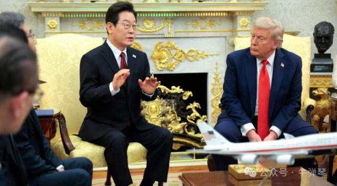 _特朗普签字用笔_特朗普的签名钢笔图片视频