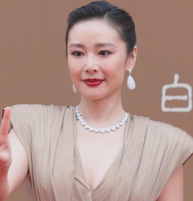 章子怡脸部_章子怡脸部近照_