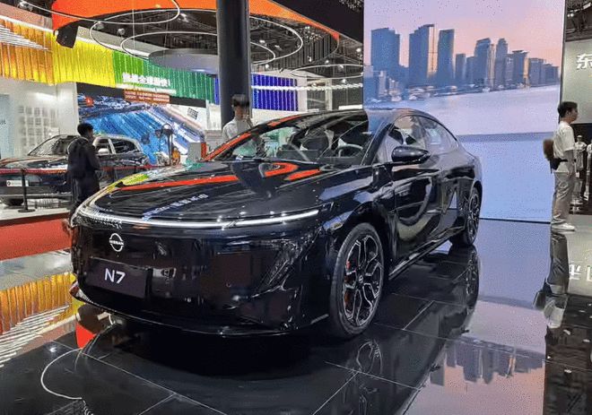 2025上海车展观察：智驾“刹车”，合资“加速”