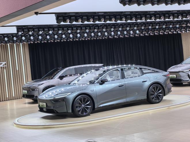2025上海车展观察：智驾“刹车”，合资“加速”