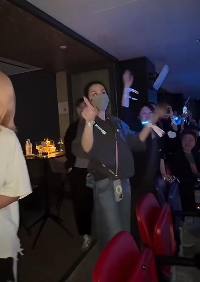 _谢霆锋和三个人合唱歌曲_谢霆锋带领学员吃饭