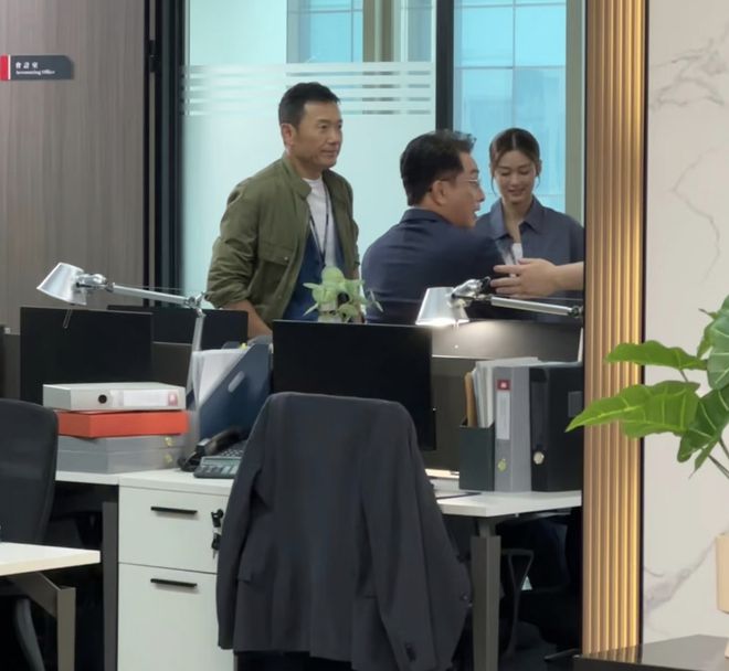 _岑丽香复出与苗侨伟洪永城等现身内地拍合拍剧_岑丽香复出与苗侨伟洪永城等现身内地拍合拍剧