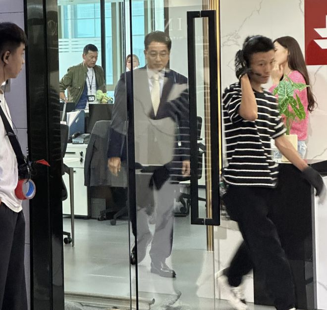 岑丽香复出与苗侨伟洪永城等现身内地拍合拍剧_岑丽香复出与苗侨伟洪永城等现身内地拍合拍剧_