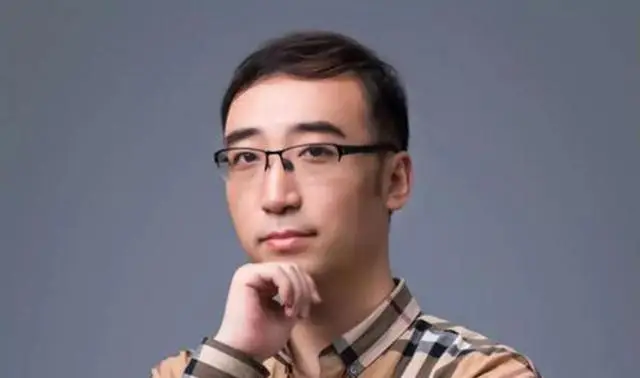 清华学霸求职多次被外企拒绝后，转身做起中学教师，结果火爆网络