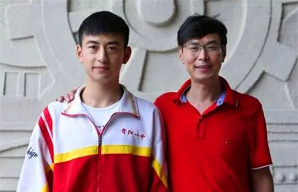 他是全国“最帅高考状元”，高考裸分700分，如今现状如何？
