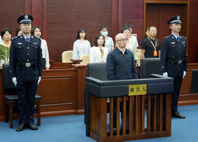 宣扬个人“政绩”、结交政治骗子的彭国甫，被判死缓__宣扬个人“政绩”、结交政治骗子的彭国甫，被判死缓