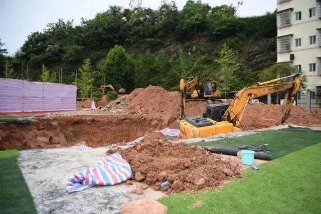 _宣扬个人“政绩”、结交政治骗子的彭国甫，被判死缓_宣扬个人“政绩”、结交政治骗子的彭国甫，被判死缓