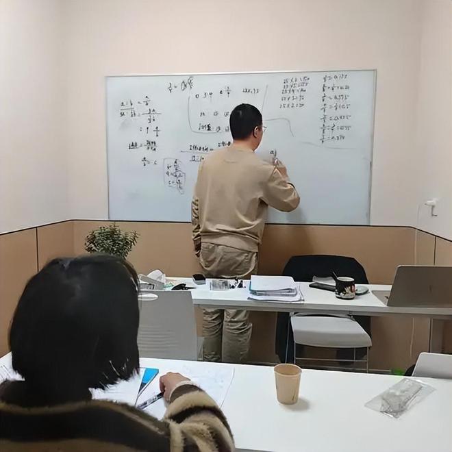 中考全日制冲刺班招生学校_初三中考冲刺班课程设置_