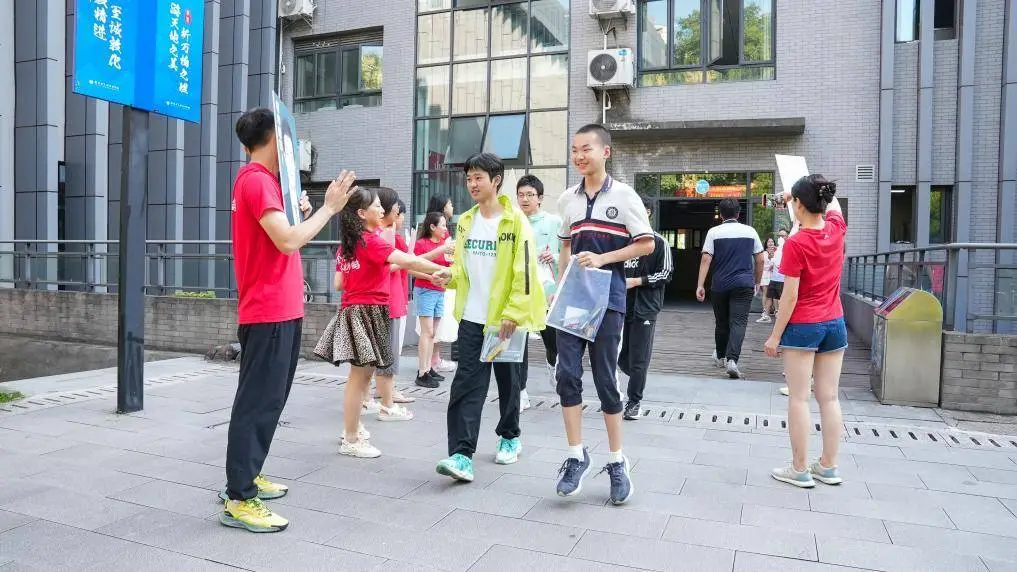2025年地球会灭亡吗__马云释放危险政治信号