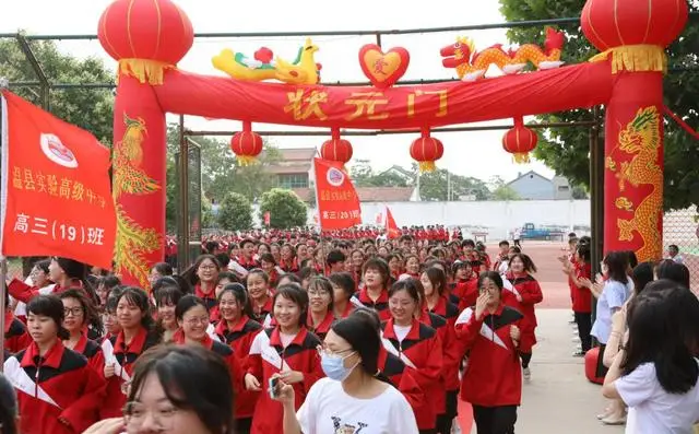 _河南考生天塌了！500分无缘本科，700分清北不要，比地狱模式还难_河南考生天塌了！500分无缘本科，700分清北不要，比地狱模式还难