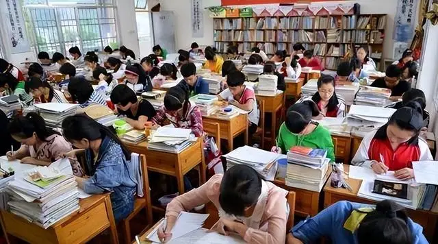 河南考生天塌了！500分无缘本科，700分清北不要，比地狱模式还难_河南考生天塌了！500分无缘本科，700分清北不要，比地狱模式还难_