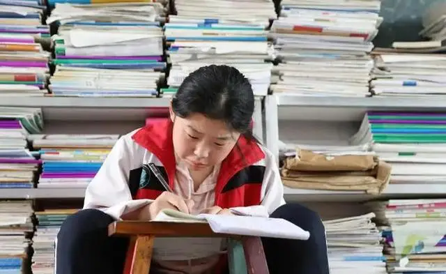 河南考生天塌了！500分无缘本科，700分清北不要，比地狱模式还难_河南考生天塌了！500分无缘本科，700分清北不要，比地狱模式还难_