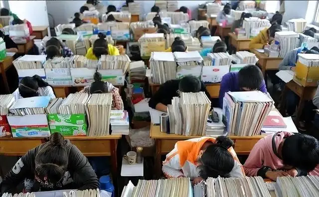 河南考生天塌了！500分无缘本科，700分清北不要，比地狱模式还难_河南考生天塌了！500分无缘本科，700分清北不要，比地狱模式还难_