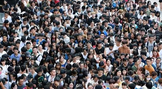 _河南考生天塌了！500分无缘本科，700分清北不要，比地狱模式还难_河南考生天塌了！500分无缘本科，700分清北不要，比地狱模式还难