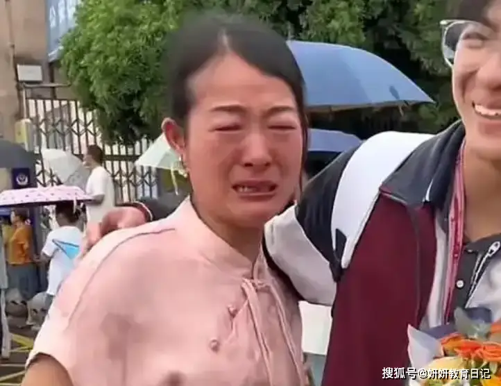 _梦见母亲去世自己大哭_梦到母亲癌症晚期大哭