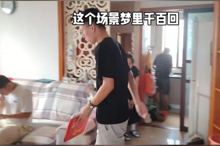 浙江双胞胎考上北大 上海交大，收通知书却一脸郁闷，网友道破天机