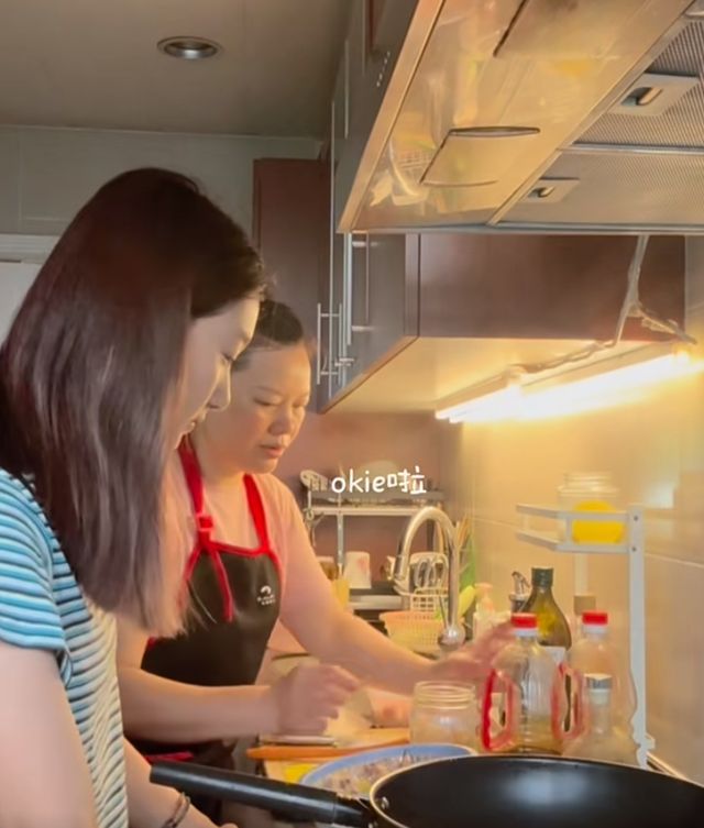 阿姨家厨房__阿姨厨房做饭图片