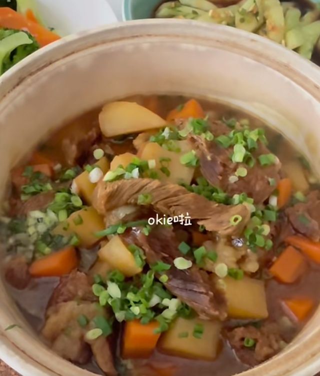 阿姨家厨房_阿姨厨房做饭图片_