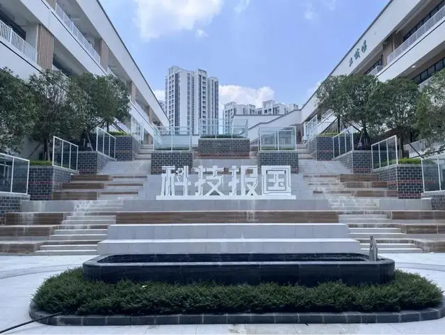 _成都外国语学校新校区_成都新乘电脑学校
