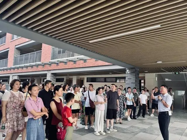 成都外国语学校新校区_成都新乘电脑学校_