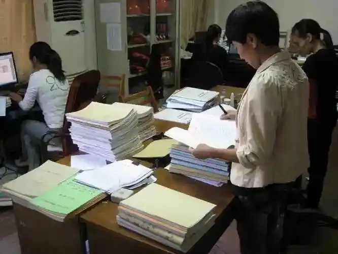 _公务员转教师应具备哪些条件_公务员调动当老师