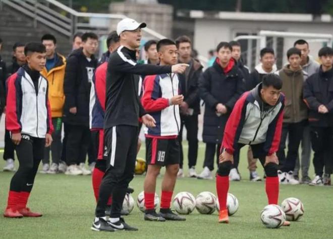 孙继海和学员到底谁错了？名记：根本原因是中国足协的缺席和失职_孙继海和学员到底谁错了？名记：根本原因是中国足协的缺席和失职_