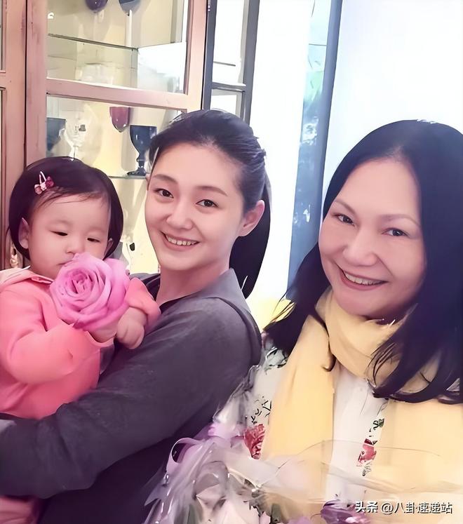 律师互揭老底徐家沉默，汪小菲烧烤直播大谈黑粉和孩子 懒理风波__律师互揭老底徐家沉默，汪小菲烧烤直播大谈黑粉和孩子 懒理风波